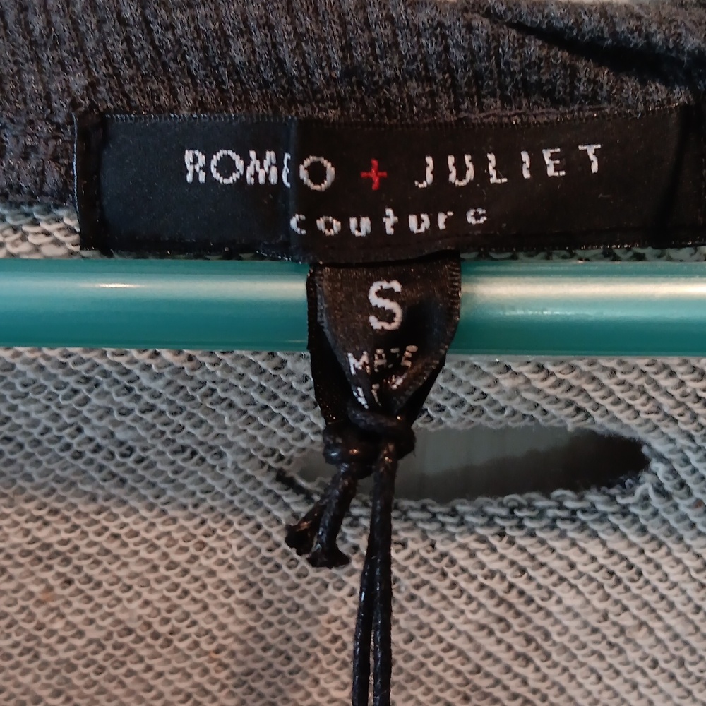 Romeo & Juliet Distressed Sweatshirt NWT Small Gray V Neck Raw Hem Tie Sleeve - Picture 3 of 9